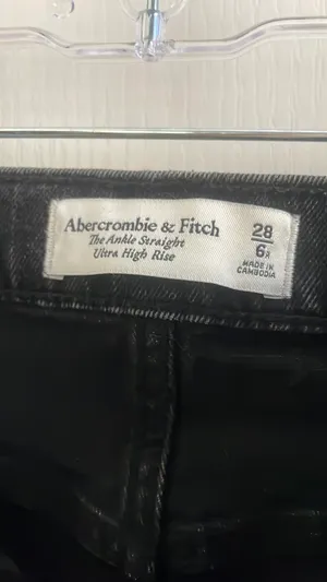 Abercrombie Ultra High-Rise Jeans thumbnail 3