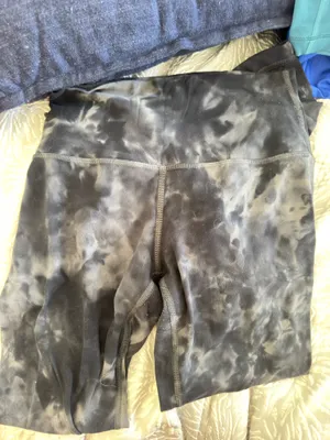 Tie dye lululemon leggings size 4 28’ thumbnail 2