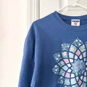 Jerzees Vintage Blue Crew Sweatshirt Embroidered Floral Patchwork Starburst Med thumbnail 3