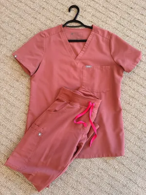 FIGS Pink  Scrubs thumbnail 1