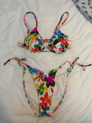 Target Floral Swimsuit Bikini Set Size Medium Top Size Large Bottoms thumbnail 1