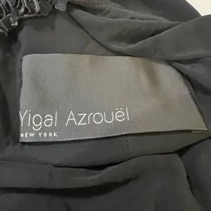 Yigal Azrouel Black One Shoulder Asymmetric Draped Cocktail Dress Petal Trim thumbnail 4