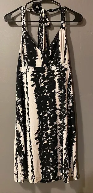 Apostrophe Black And White Halter Neck Tie Neck Backless Dress Size Medium thumbnail 1