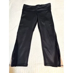 Alo Yoga Black Cropped Leggings Mesh Panel Athletic Capri Pants Women’s S/M thumbnail 4