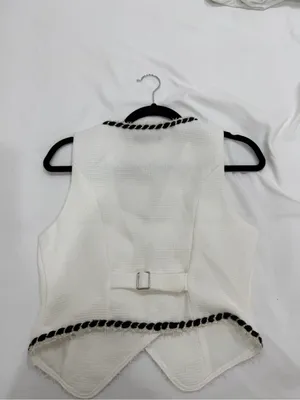 SHEIN White Textured V-Neck Sleeveless Vest with Black Braid Trim thumbnail 5