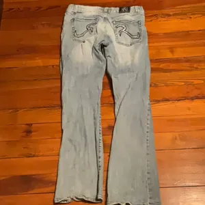 Rock & Republic Kasandra Embellished Light-Wash Flare Jeans Sz. 12 thumbnail 7