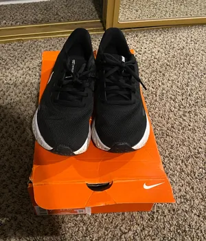 Nike running shoes thumbnail 1