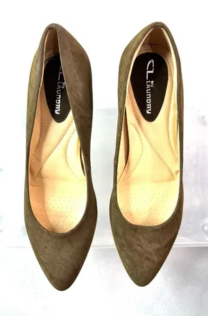 CL Chinese Laundry 9.5 Workwear Olive Pumps Suede Pointed-Toe Padded Heels Shoes thumbnail 1