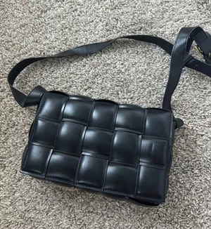 Black woven purse thumbnail 1