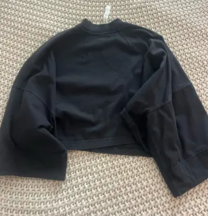 Lululemon black sweater thumbnail 1