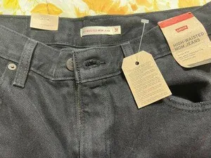 Levi’s High-Waisted Mom Jeans thumbnail 6