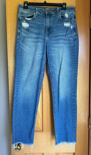 American Eagle Distressed Stretch Mom Jeans Raw Frayed Hem Blue Denim Size 8 thumbnail 1