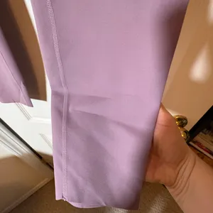 lululemon Glow Up™ Super-High-Rise Tight 25" NWT SZ 10 Color: LVLX thumbnail 4