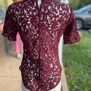 Woman’s laced top Red thumbnail 2
