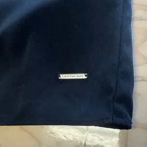 Calvin Klein Jeans Asymmetrical Sheer Layered V-Neck Tank Top Med Office thumbnail 6