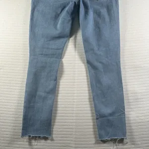 Women’s Levi’s 711 Skinny Ankle Jeans Distressed Light Wash Raw Hem Size 30x27 thumbnail 7
