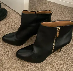 Banana Republic Pointed Booties thumbnail 1