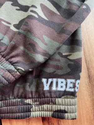 Justify Camo Quarter Zip Pullover Sweatshirt Size L Vibes Graphic thumbnail 2