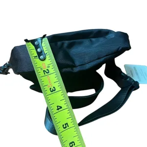 Fabletics Belt Bag Unisex Small Black Nylon Crossbody Fanny Pack Travel Gym NEW thumbnail 9