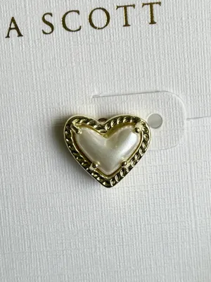 Kendra Scott Ari Heart Gold Stud Earrings in Ivory Mother-of-Pearl thumbnail 4