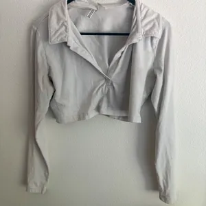 H&M Divided White Long Sleeve Polo Crop Top V-Neck Size Large thumbnail 3