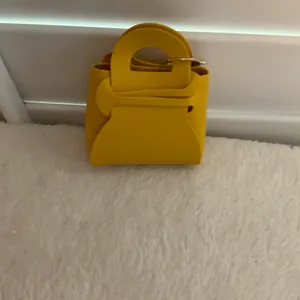 Yellow coin purse key fob Size undefined thumbnail 3