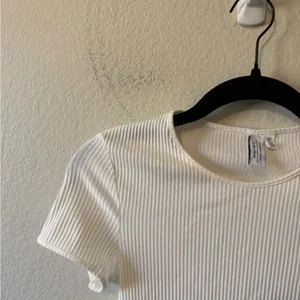 & Other Stories Ribbed White Tee Size 2 Bridal Basic Casual Spring Summer Layer thumbnail 3