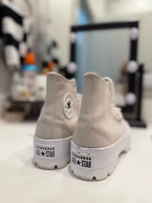 High-Top Converse Chuck Taylor Lugged  thumbnail 4