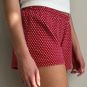 Brandy Melville - EMERY HEARTS SHORTS thumbnail 3