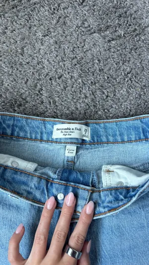 Abercrombie The Mom Shorts Curve Love High-Rise thumbnail 5