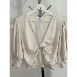 YFB Young Fabulous Broke Women Miranda Linen Blend Knot Crop Top Oatmeal Beige M thumbnail 2
