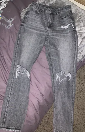 Mom Jeans thumbnail 3