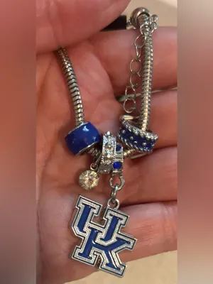 NWT Kentucky Wildcats UK Blue & White Logo Necklace & Bracelet Jewelry Set thumbnail 2