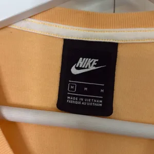 Nike orange cropped pocket front t shirt size M thumbnail 5