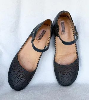 Pikolinos Puerto Vallarta Perforated Leather Mary Jane Flats Navy EU 40 / US 9.5 thumbnail 1