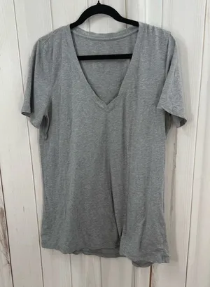 Lululemon Grey Women’s Large Vneck Tee Shirt thumbnail 1