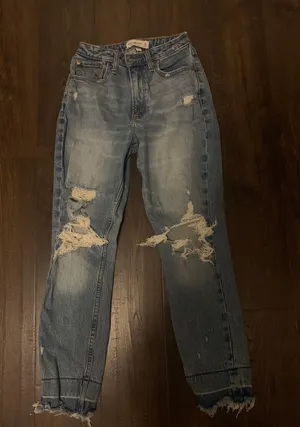 Abercrombie High Rise Mom Jean thumbnail 1