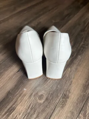 Dream Paris White Pointed Toe Heels thumbnail 3