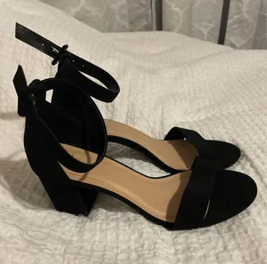 black heels thumbnail 1