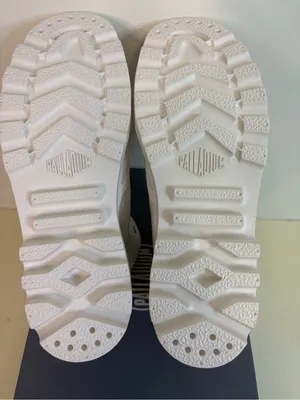 NWT Palladium Pampa Hi Canvas Boots - Star White colorway 8.5 thumbnail 3