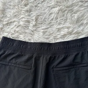 Athleta Textured Brooklyn Shorts Black Size 8 Athletic thumbnail 7