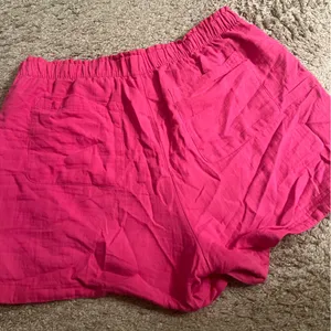 Old Navy Crinkle Gauze Button Up & Shorts Set in Polarized Pink - size XL thumbnail 10