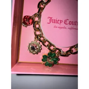 NIB Juicy Couture Goldtone Charm Bracelet Charms Logo Y2K Lucky Horseshoe Clover thumbnail 4