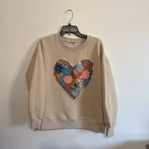 Jade by Jane Beige Cream Patchwork Sweatshirt Colorful Heart Patch Oversized Fit thumbnail 2