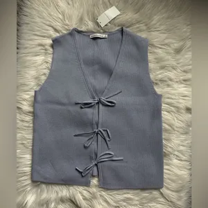 Abercrombie & Fitch tie front sweater vest thumbnail 3