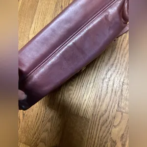 Vintage Etienne Aigner shoulder bag. Burgundy thumbnail 8