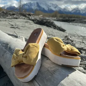 UGG Yellow Bow Platform Sandals Size 6.5 thumbnail 4