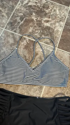 Black And White Bikini Top With High Wasted Bottoms thumbnail 3