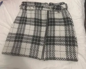 Suggested Title: Zara Basic Tweed Plaid High Waisted Mini Skirt with Belt - Size [S ) thumbnail 3