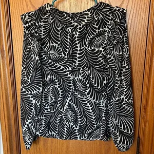 LOFT Black &‎ White Leaf Print Blouse Small Long Sleeve Ruffles Lined Textured thumbnail 7